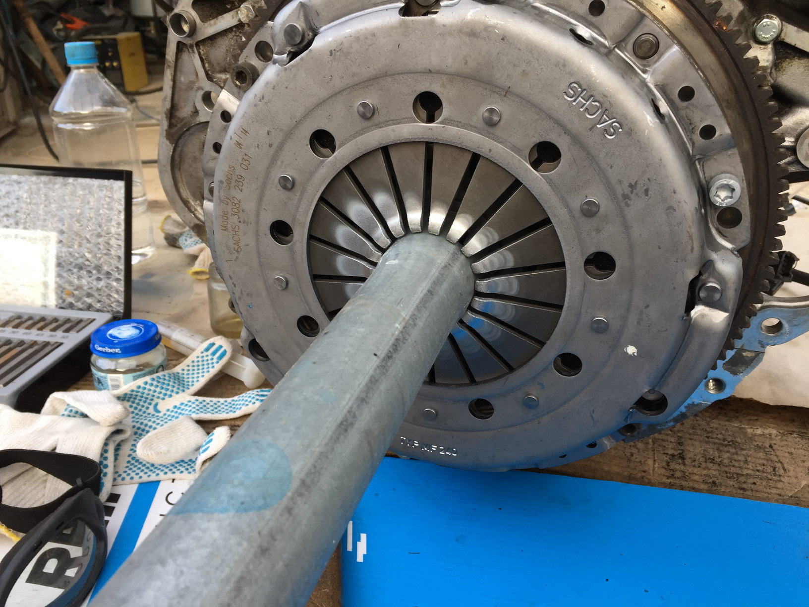 Сцепление ваз 2110 16 клапанов на моторе. Буксует сцепление ваз 2114. Сцепление приора 16 клапанов. Сцепление вольво 340 вариатор. Диск сцепления форд фокус 2 1.