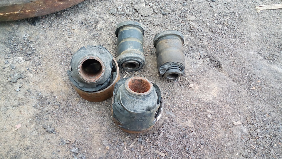 старый хлам — Toyota Carina E