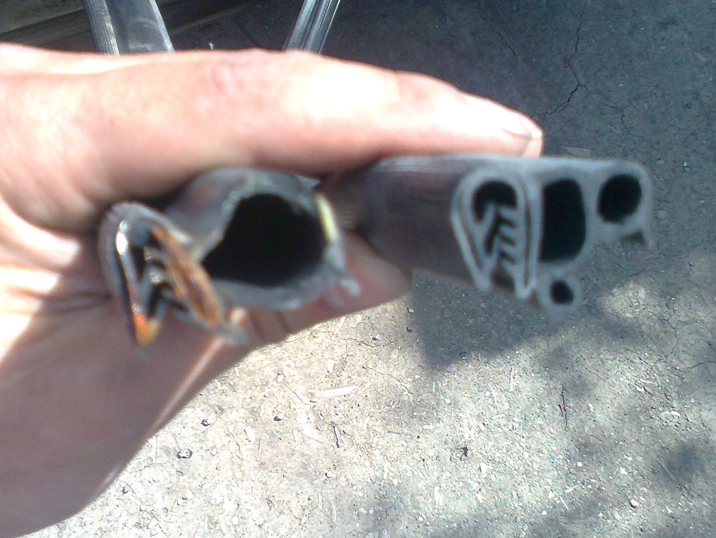 Резинка уплотнителя ваз 2114. Уплотнительные резинки на двери ваз 2114. Уплотнитель багажника ваз 2112 на ваз 2114. Уплотнитель багажника нива и 2112. Уплотнитель двери ваз 2114.