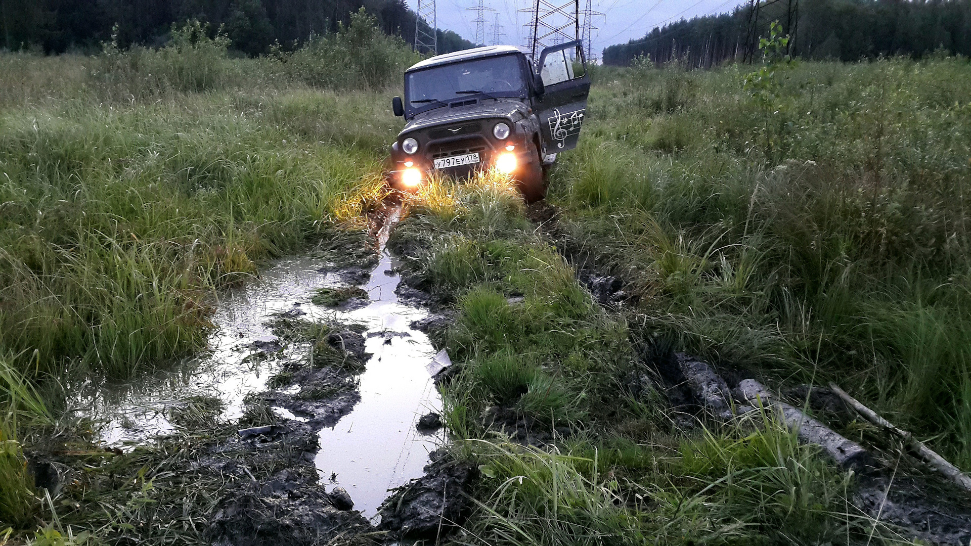 Транспорт болот. УАЗ 469 В болоте. УАЗ Хантер в болоте. УАЗ 469 В грязи. УАЗ Патриот в болоте.