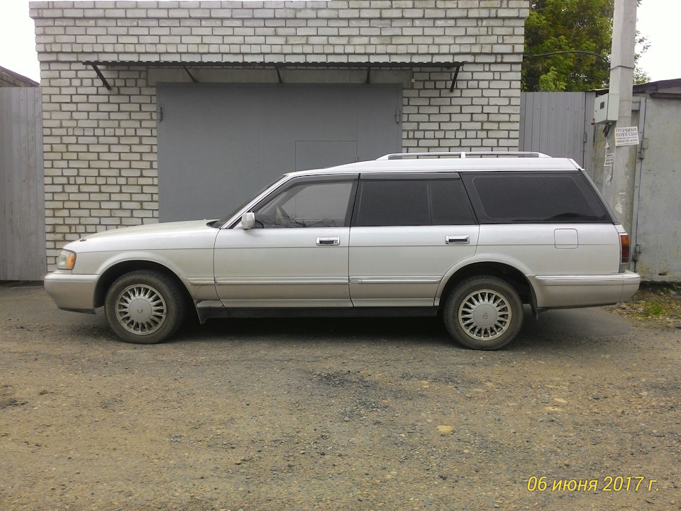 toyota crown s130 wagon