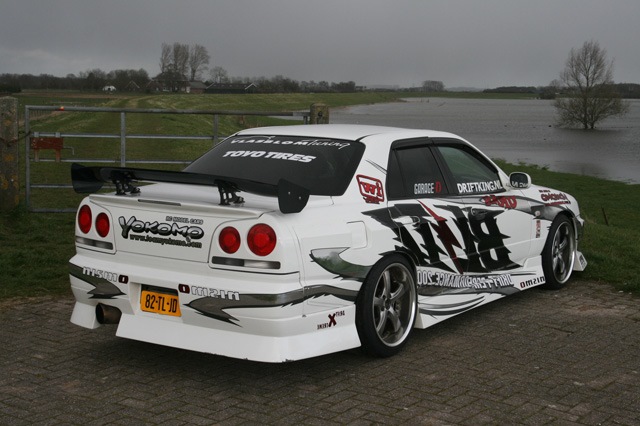 Развертка винила на Nissan Skyline r34