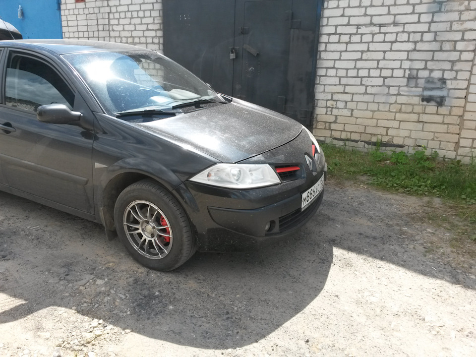 Суппорта и ноздри в красный — Renault Megane II, 1,6 л., 2008 года ...