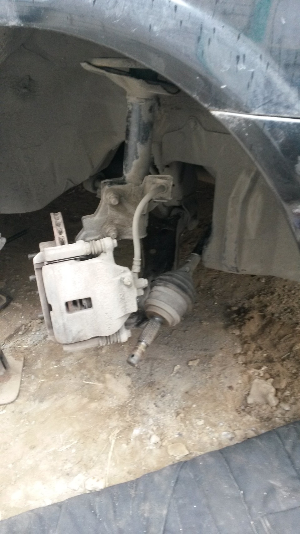 Бежит масло из коробки — Nissan Almera II (N16), 1,5 л, 2005 года ...