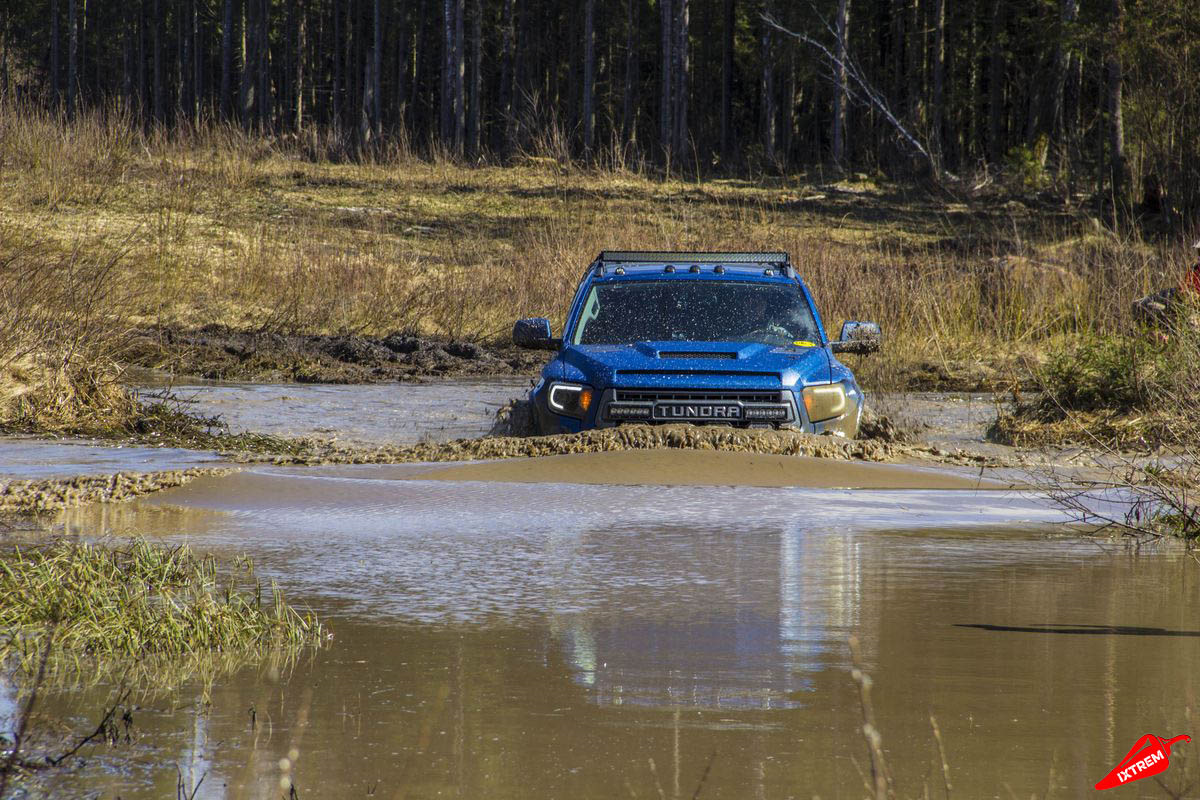 Покатушки автомобили. Покатушки по бездорожью на легковых автомобилей. Покатушки на бездорожье. Покатушки на внедорожниках. Буханка для бездорожья.