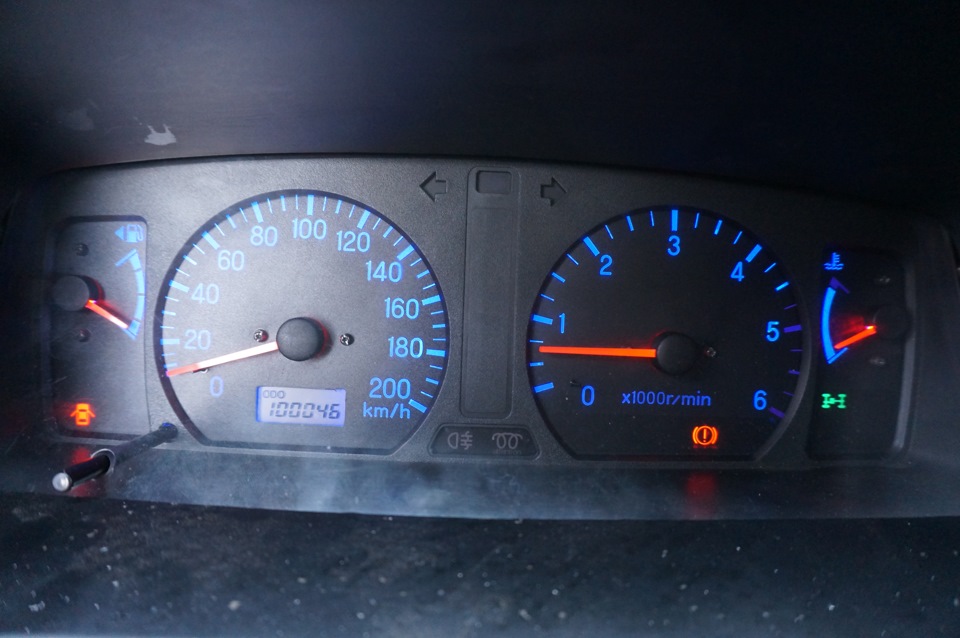 Mitsubishi pajero sport 2004 салон. панель паджеро спорт 1. где прибавлять яркость на панели митсубиси паджеро спорт 2. панель приборов мицубиси паджеро спорт 1. доп комбинация приборов митсубиси паджеро спорт 1.