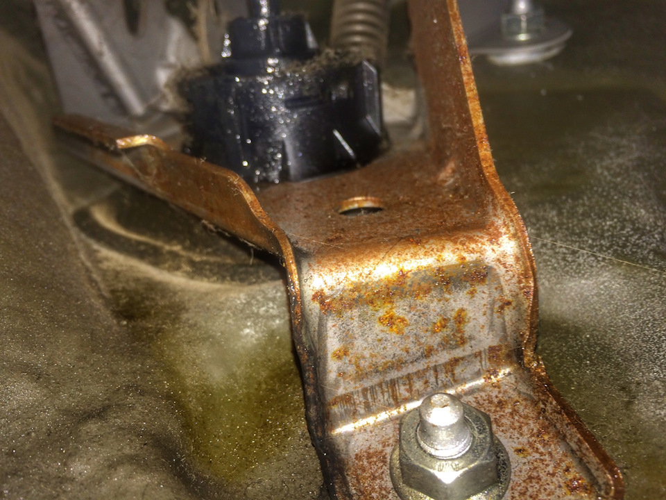 Потекла тормозуха в салон 🤦‍♂️ или замена главного цилиндра сцепления ...