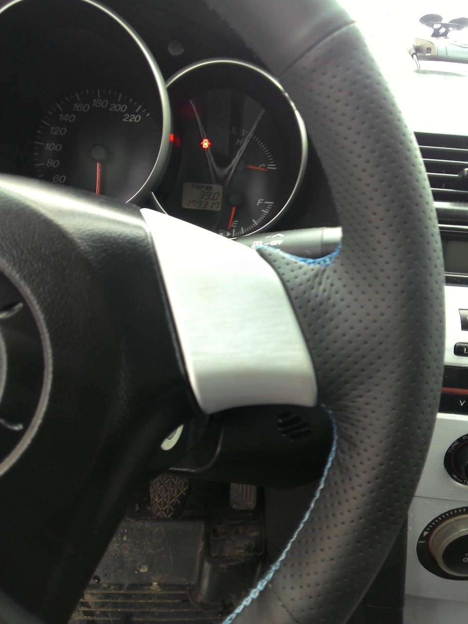 Анатомический руль мазда 3 бк. Оплётка на руль мазда демио. Замена руля мазда 3. Замена руля мазда 3. Руль mazda 3 bk.