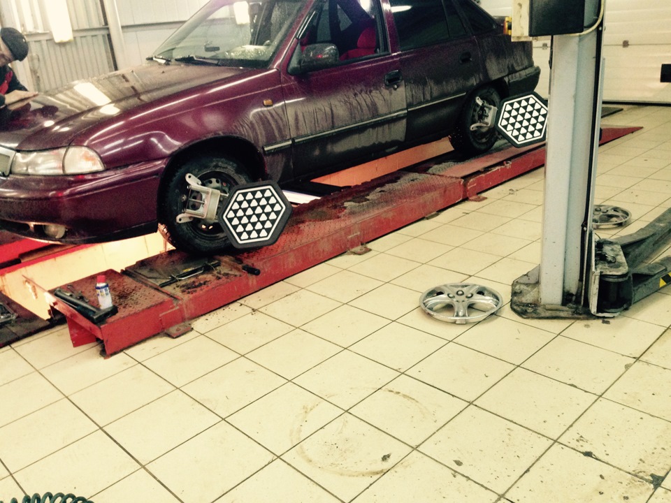 Сход развал дэу нексия параметры. Сход развал нексии. Сход развал hyundai i30. Сбит сход развал дэу эсперо. Део нексия муфта развал.