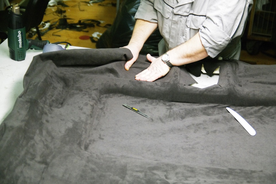 Поклейка потолка в чёрную алькантару для Лексус 570. — Куписалон на DRIVE2