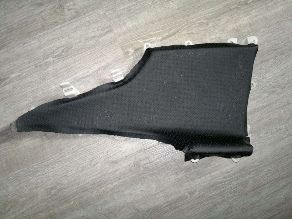 Обтяжка дверных карт экокожей — Toyota Corolla (140/150), 1,6 л, 2007 ...