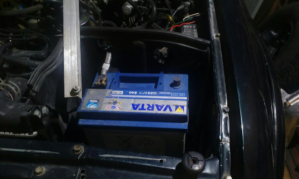 Замена батарейки — Toyota Land Cruiser 80, 4,5 л, 1995 года ...