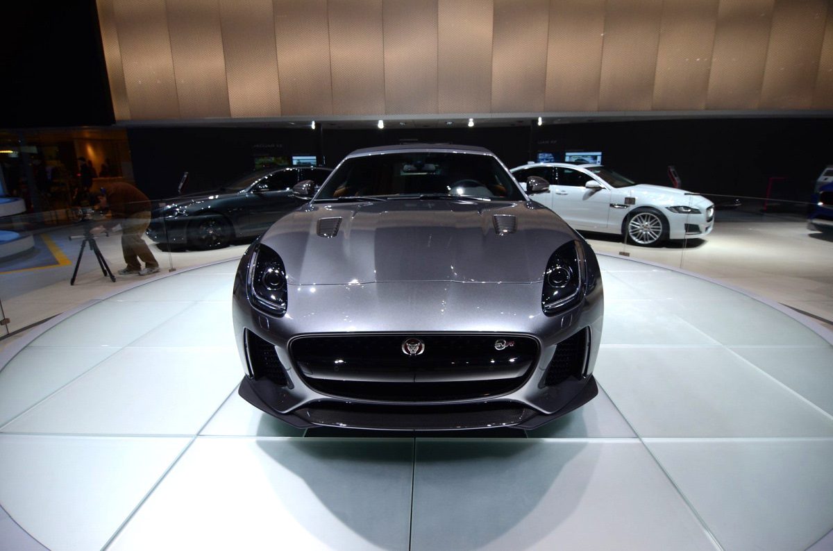 Jaguar f Type SVR