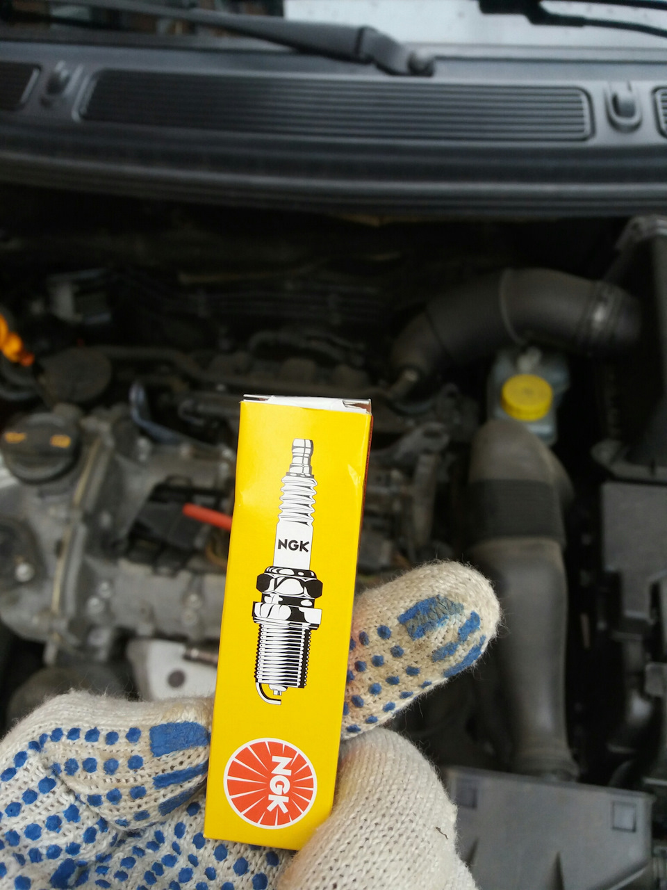 Как снять свечи шкода фабия 1.2 Замена свечей зажигания - Skoda Fabia Mk2, 1,2 л, 2008 года своими руками DRIVE2