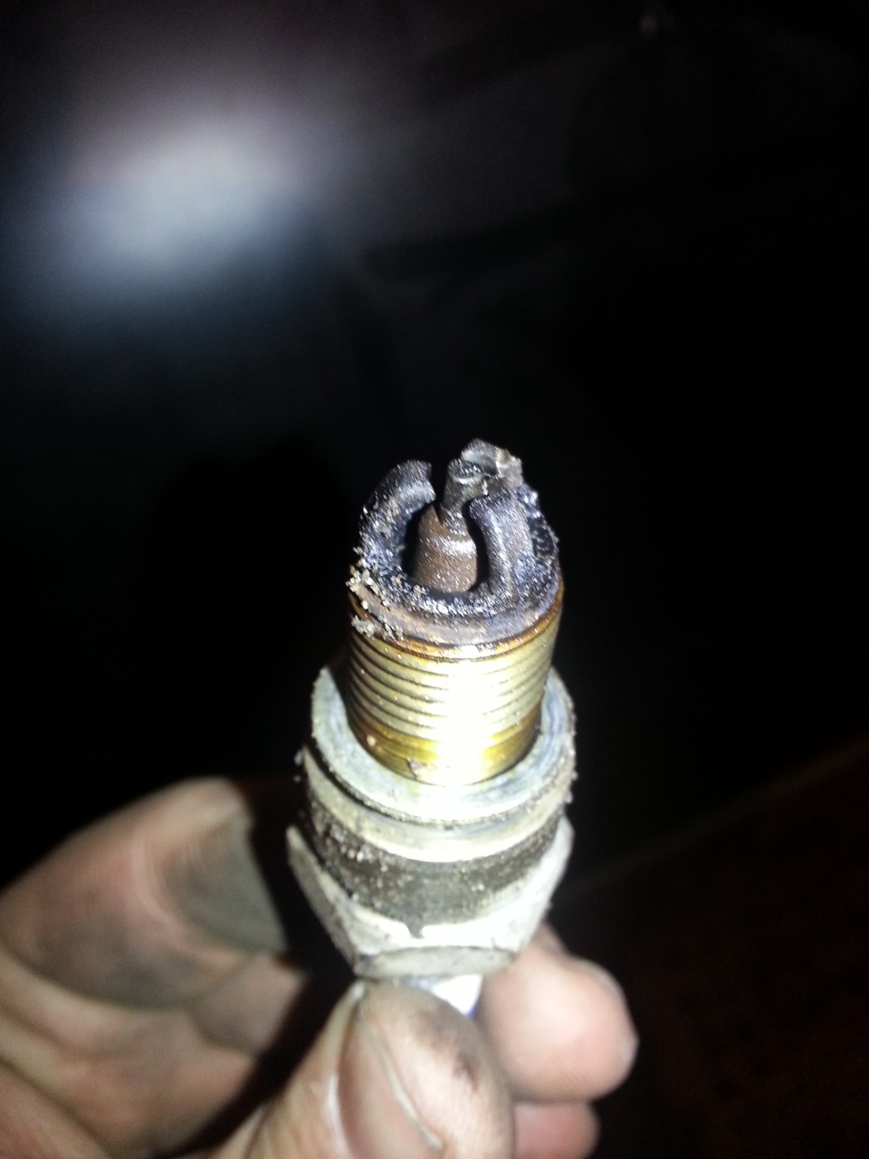 Загорелся у меня чек, решил посмотреть свечи а там… — Lada 2114, 1,5 л ...