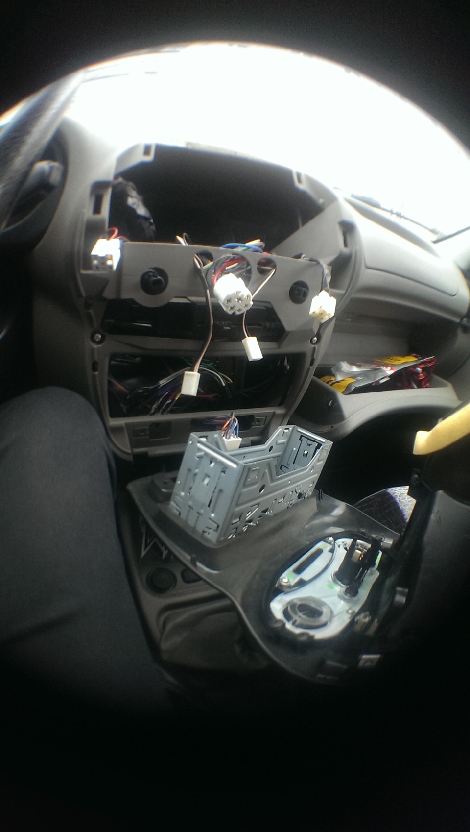 Шумка, колонки и замена ламп регулятора печки — Lada Калина хэтчбек, 1 ...