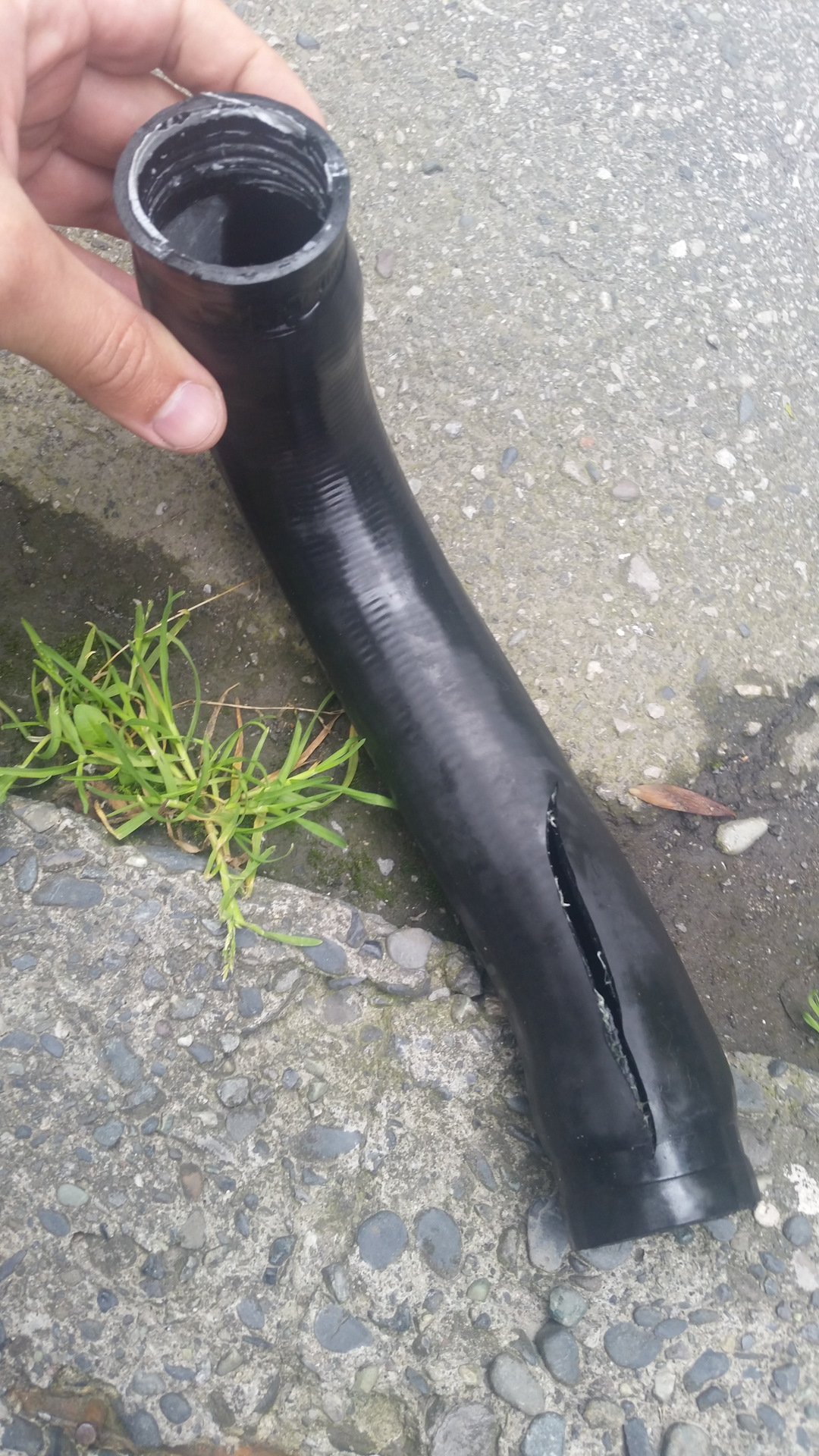 Патрубок газель. Почему лопнул патрубок. Почему лопнул патрубок. Почему лопнул патрубок. Лопнул шланг радиатора печки форд фокус 2.