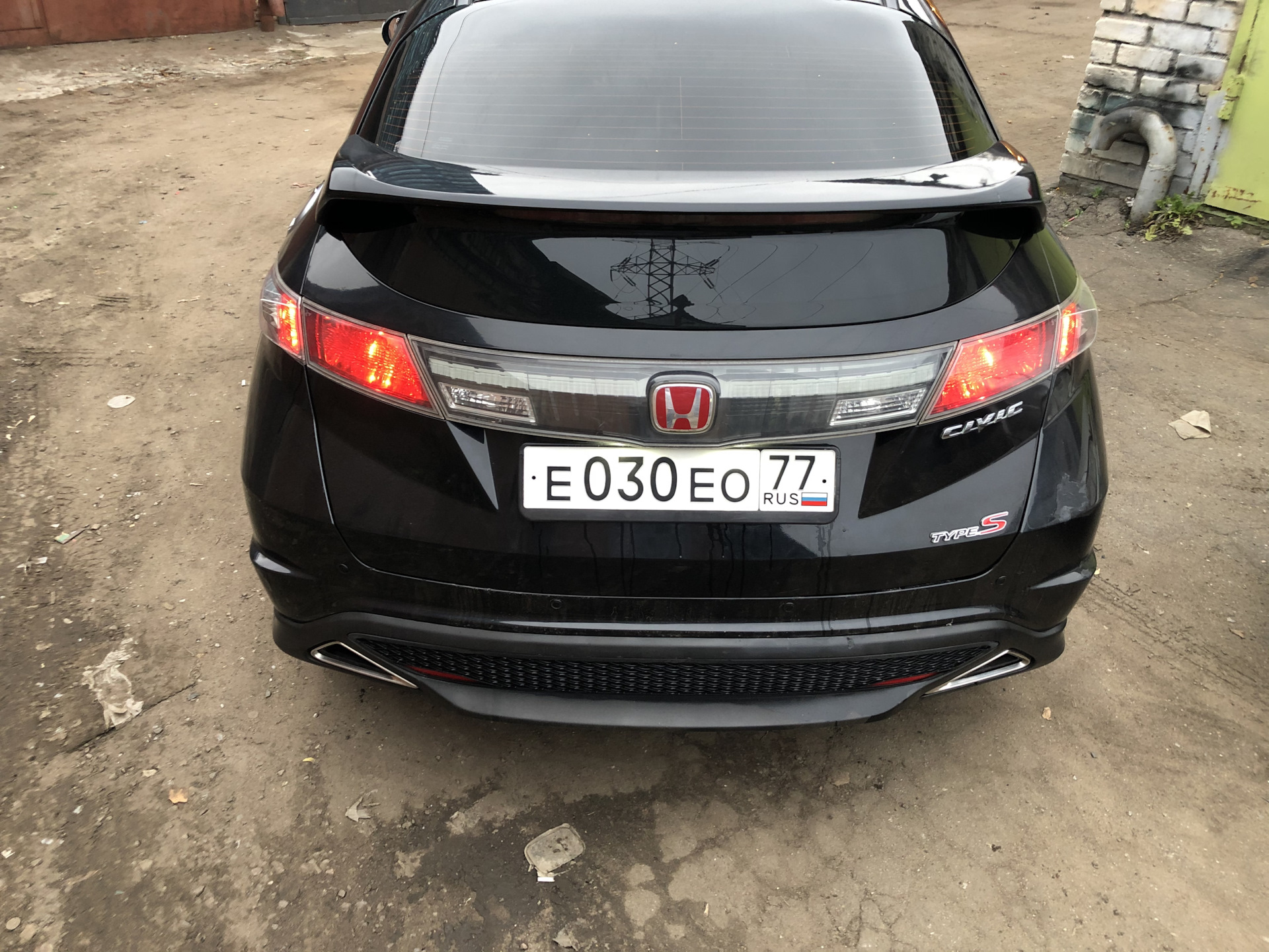 Парктроники хонда цивик. Задняя люстра Civic 5d Type r. Люстра Хонда Цивик 5д. Сивик 8 парктроник. Honda Civic 5d 2012 задние парктроники.