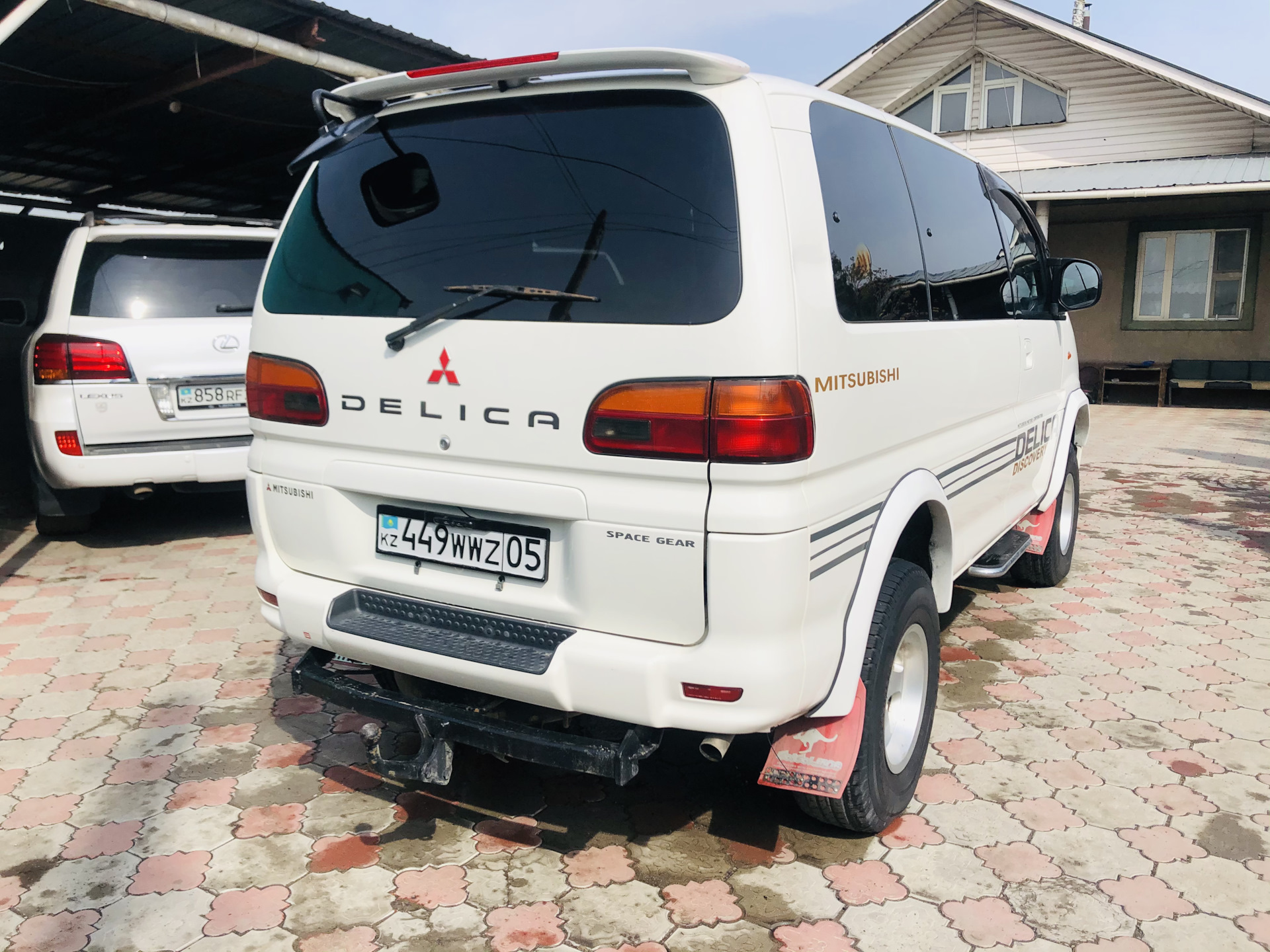 Купить Mitsubishi Delica 2000 Года