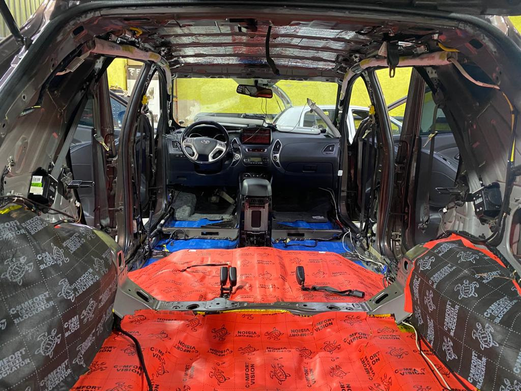 Шумоизоляция крыши, пола и багажника — Hyundai ix35, 2 л, 2013 года ...