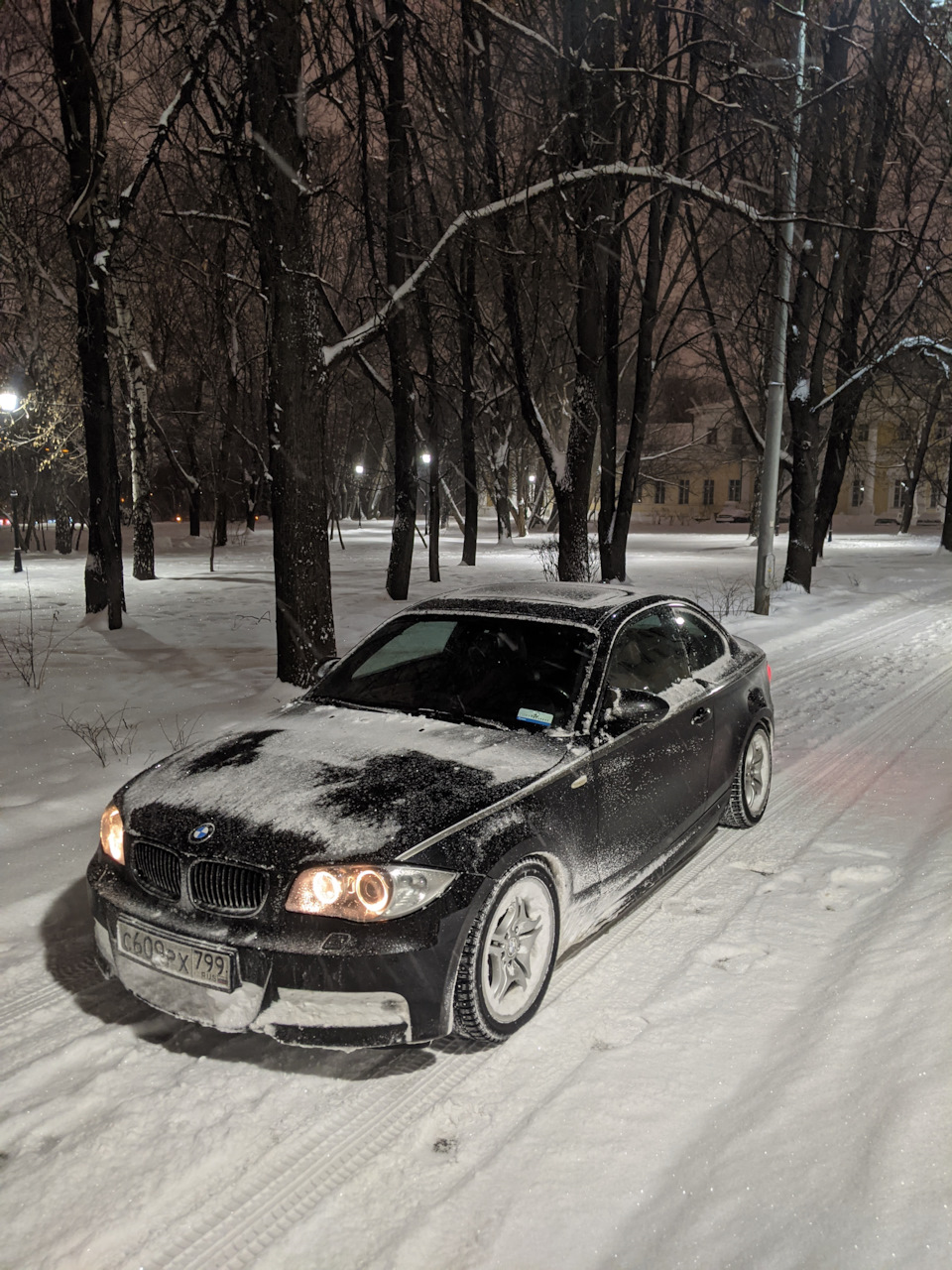 Машина которая обожает снег — BMW 1 series Coupe (E82), 2 л, 2008 года |  фотография | DRIVE2