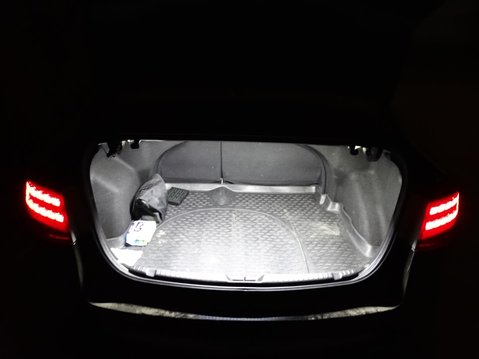 Подсветка двери багажника. Подсветка багажника Киа Церато 2. Подсветка багажника Церато 4. Подсветка багажника Киа Рио 4 седан. Киа Церато 1 лампа подсветки багажника.