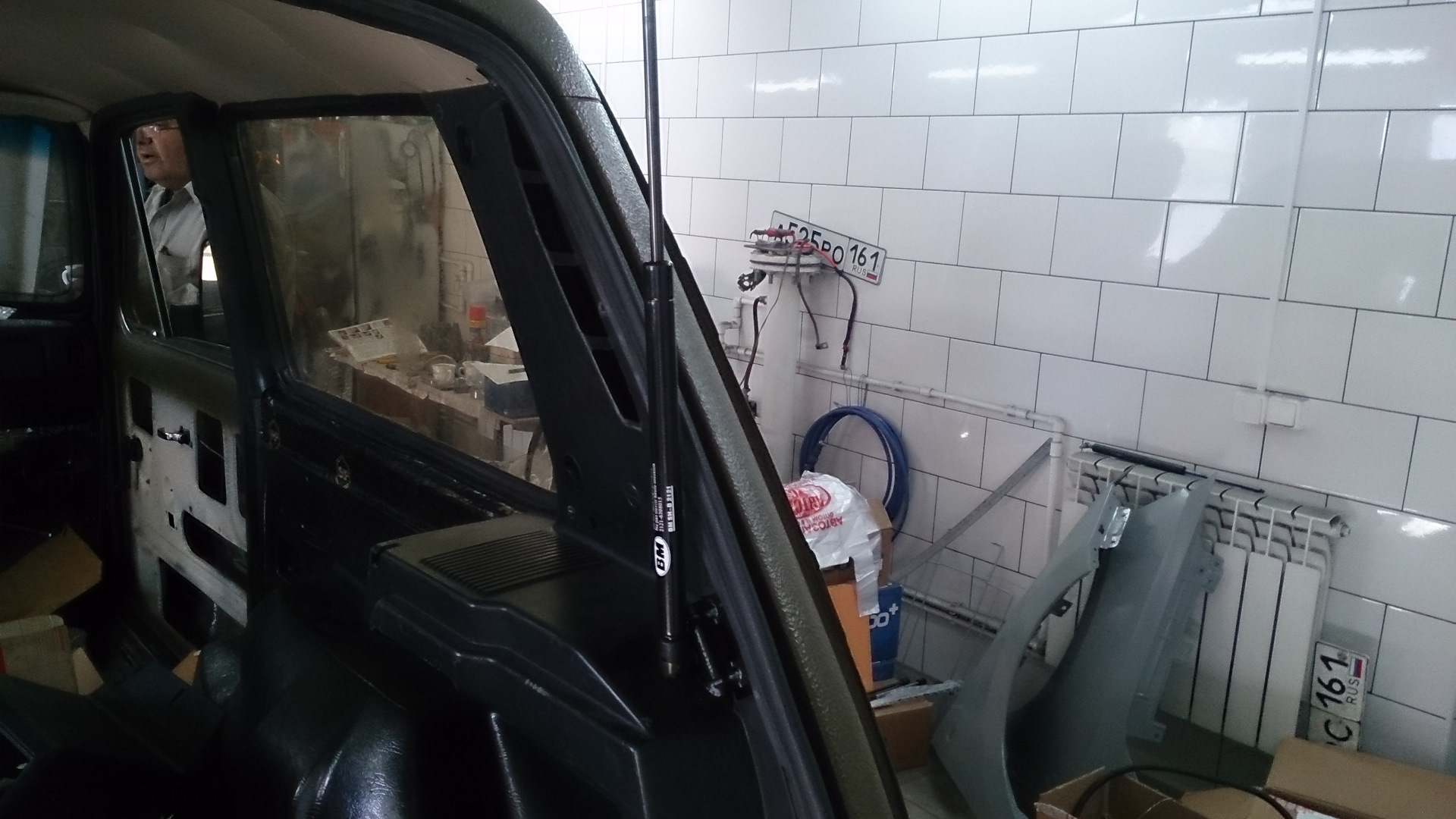 Газовые стойки — Lada 4x4 3D, 1,7 л, 1996 года | запчасти | DRIVE2