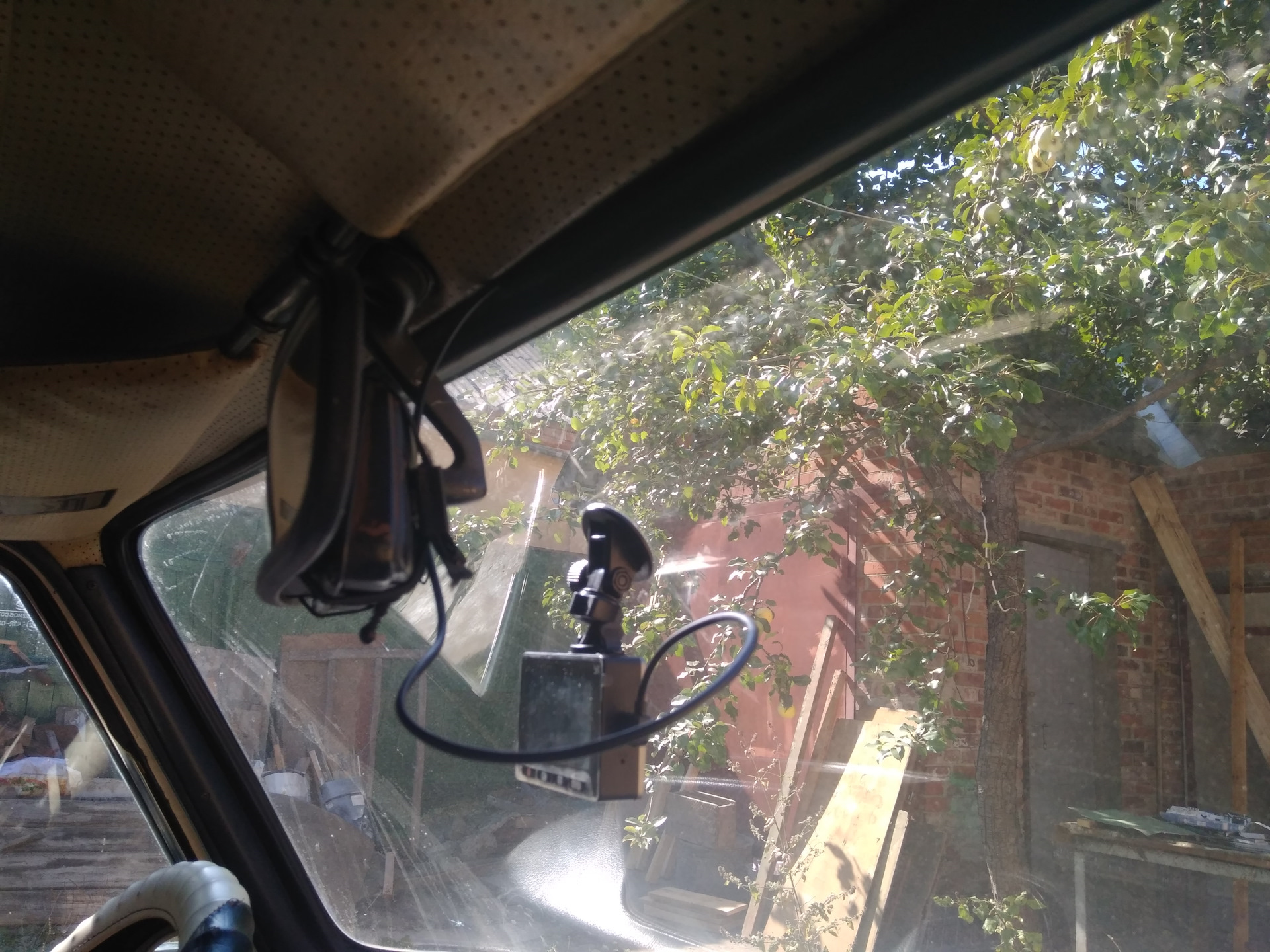 Установка видеорегистратора Yi Dashcam — Lada 21013, 1,7 л, 1985 года ...