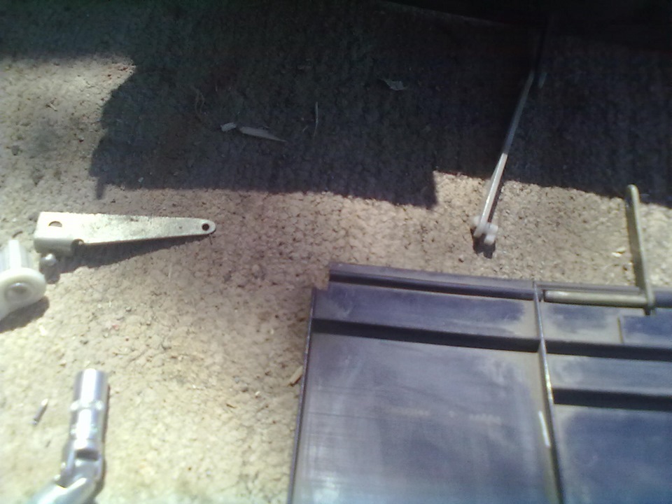 Electrolux eob 3400 box. Как снять дверцу печки. Регулировка дверцы газовой плиты гефест. Сломалась дверца газовой плиты гефест. Дверка каминная везувий 261.