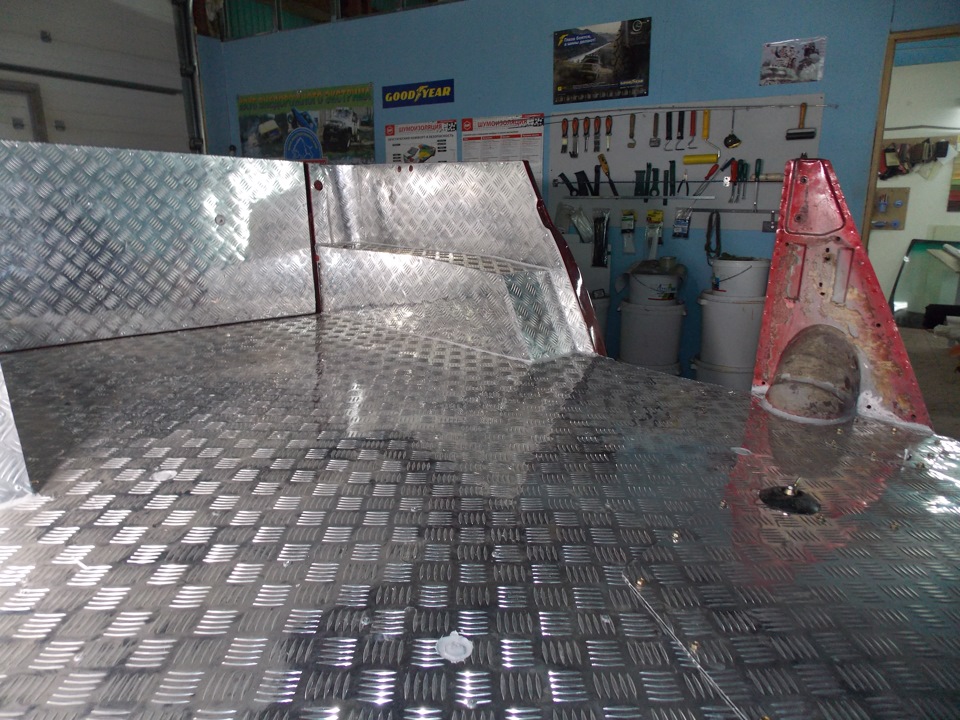 Пол из алюминия. Пол из алюминия. Пол из рифленого алюминия. Пол из алюминиевого листа. Пол из алюминия на уаз 469.