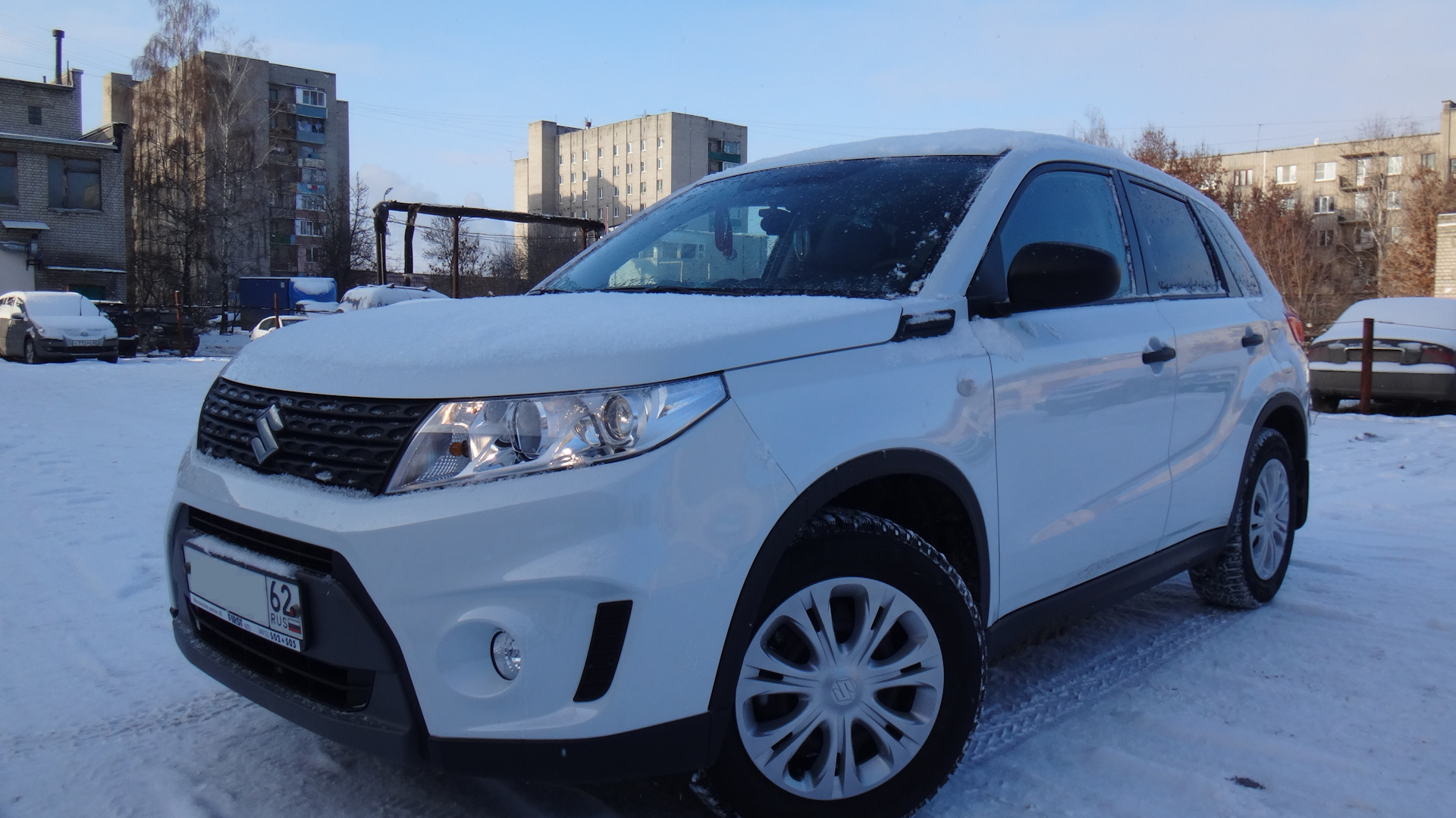 Suzuki Vitara белая