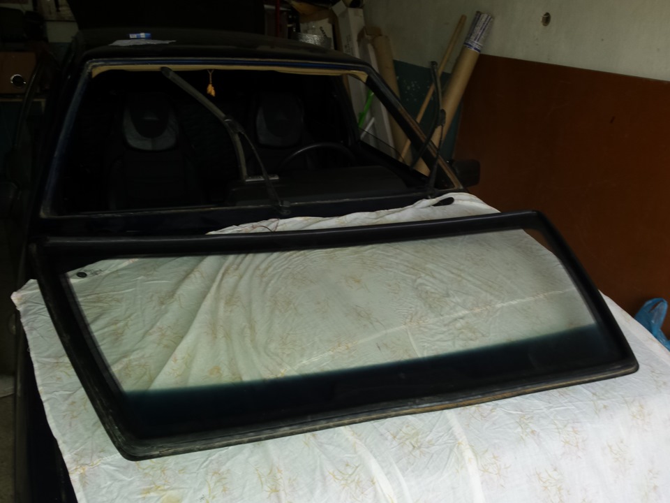 Решил сегодня, пока выходной, заменить лобовое стекло…вот что из этого ...