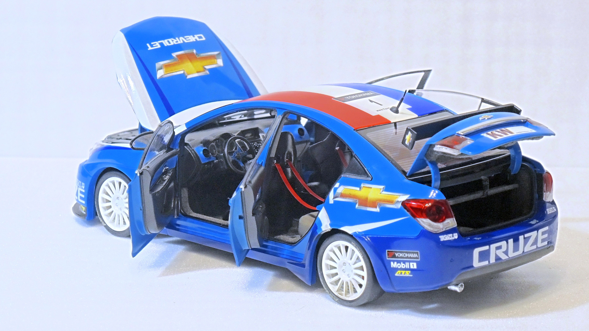 1/18 Chevrolet Cruze WTCC 2010 #1 winner Blue