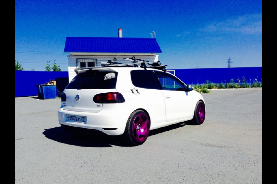 Немного лета — Volkswagen Golf Mk6, 1,4 л., 2011 года колёсные диски