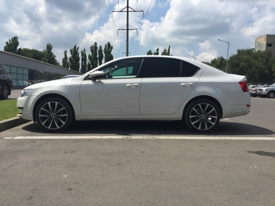 Диски мак. Mak Zenith Octavia. Mak Wolf 7x17 на Skoda Octavia. Mak Sarthe r17 на Шкода Октавия. Mak Stadt Silver r17 Skoda Octavia.