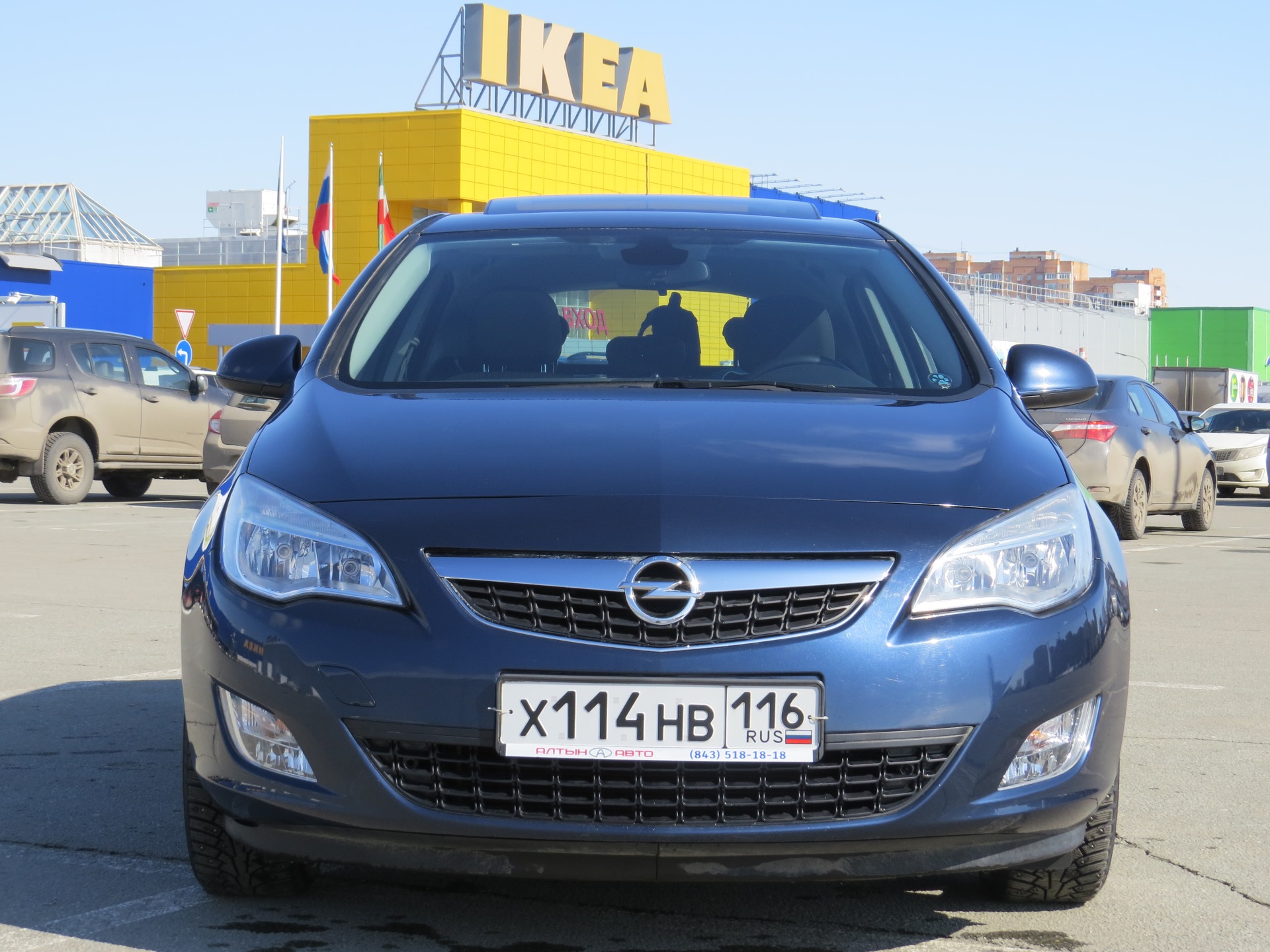 Любимая машина в родном городе (ИКЕА и окрестности) — Opel Astra J, 1,4 л,  2011 года | фотография | DRIVE2