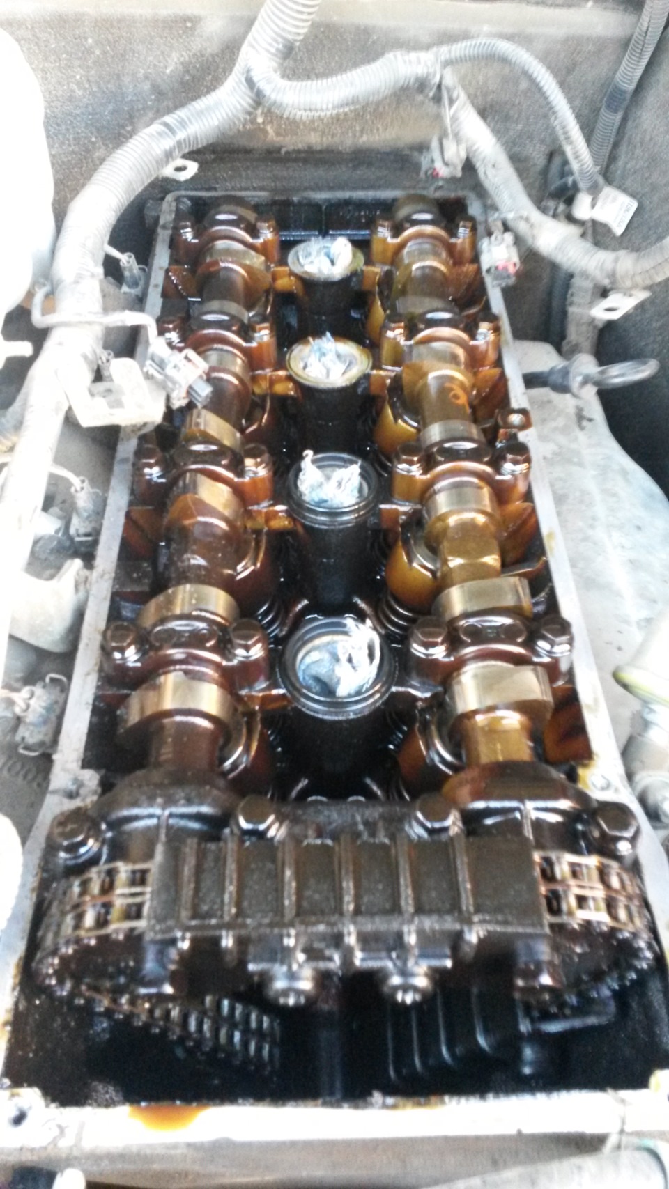 И вот он в своей красе и предстал, удивило то что цепь у меня двух рядная, ролика-втулочная, и в отличном состоянии. Огорчило качество масло, заливал Тотал полусинтетику, сами видите что там творится. — УАЗ Patriot