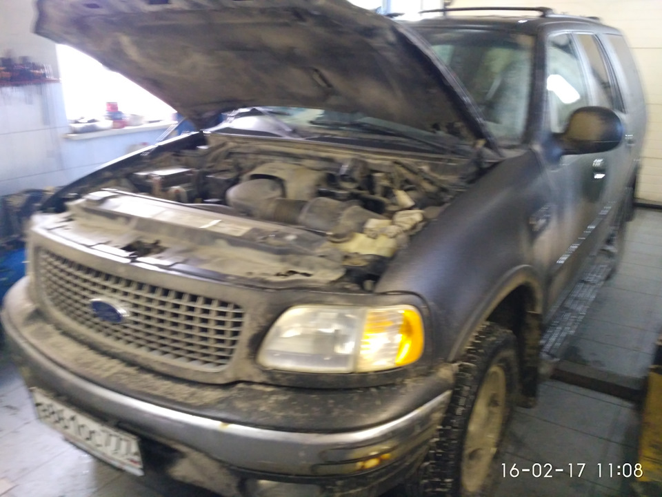 Замена сальника насоса ГУР — Ford Expedition (1G), 5,4 л., 1998 года ...