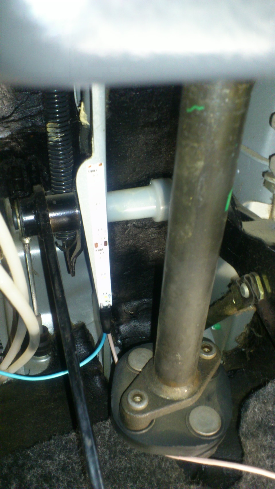 подсветка в ноги при открывании дверей — Lada 2114, 1,5 л, 2006 года ...