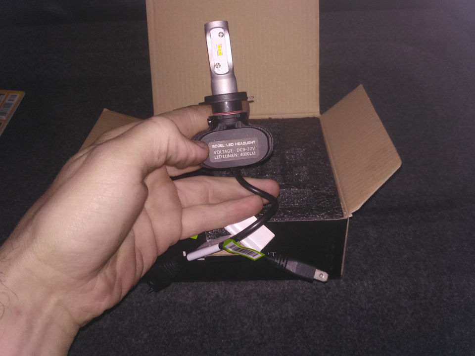 Led оптика на ниву шевроле. 8af5345s 960. Led оптика на ниву шевроле фото. Led оптика на ниву шевроле-8af5345s 960. картинка Led оптика на ниву шевроле. картинка 8af5345s 960. В очередной раз собираясь ехать на работу, а езжу я рано утром, обнаружил, что с правой стороны безнадёжно отсутствует свет фары. Признаться, данным обстоятельством я был слегка раздосадован, так как заменил лампочки ближнего света 2100 км назад.Не знаю кому как, а мне как то стыдно ездить, когда какая то лампочка не горит, как то не солидно. Тем более ближний свет всегда включён. И тем более таких горе водителей очень любит наша доблестная гос авто инспекция.