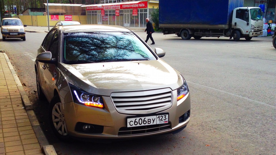 Chevrolet Cruze 2012 бежевый металлик