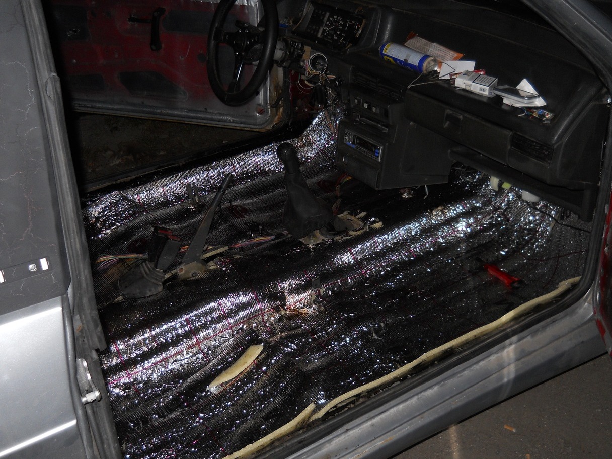 Сгнила из за шумки машина. Шумка под номер. Шумоизоляция гниет ли. Шумоизоляция гниет ли. Stp plasma шумоизоляция пола.