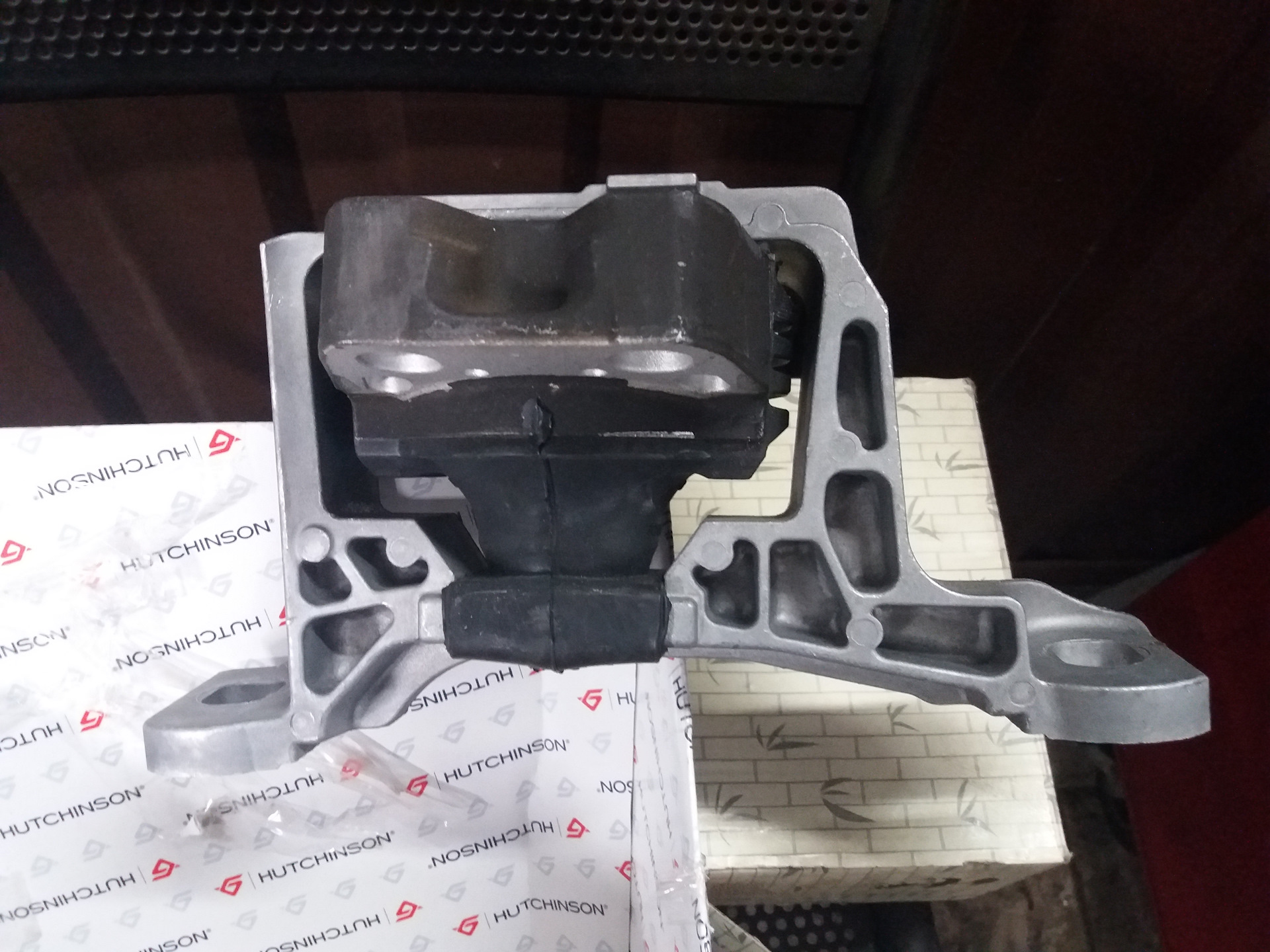 замена подушки двигателя — Ford Focus Hatchback III, 2 л, 2013 года ...