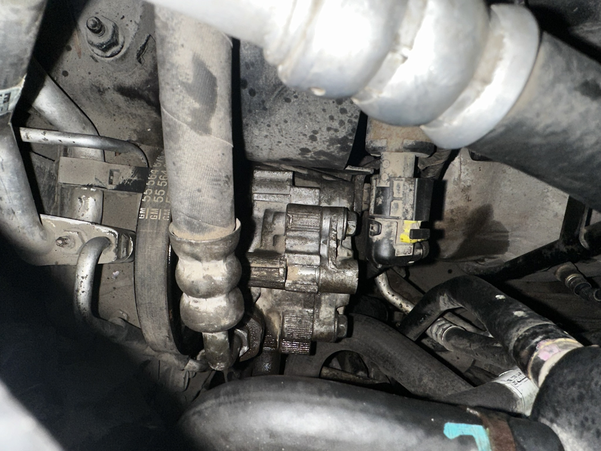 Ремонт ГУР и замена патрубка радиатора — Opel Mokka (1G), 1,8 л, 2013 ...