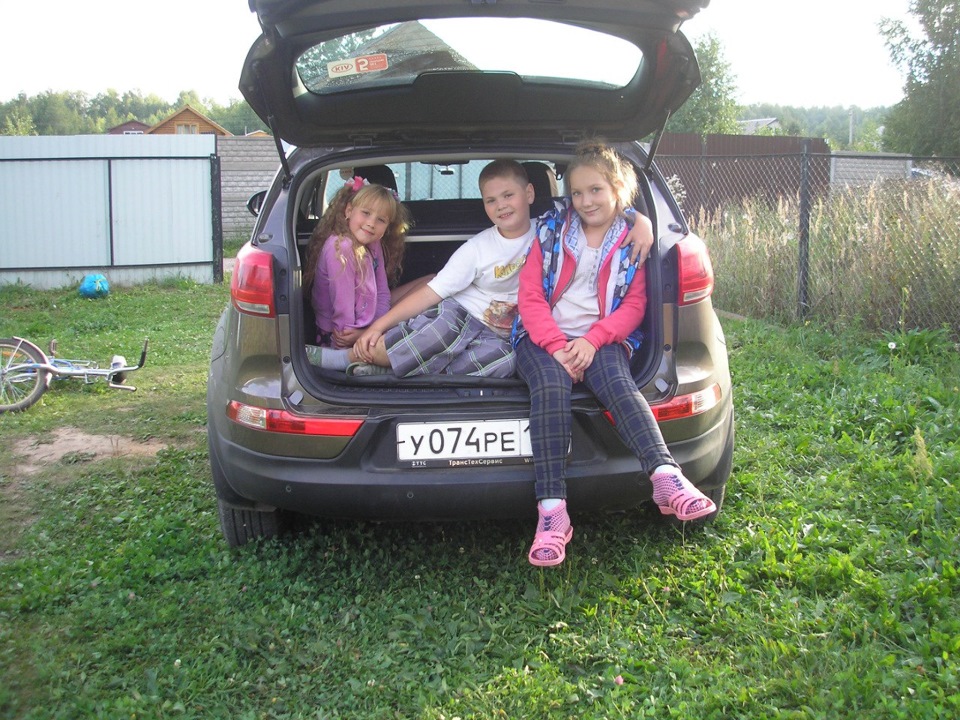 На даче — KIA Sportage (3G), 2 л, 2014 года | фотография | DRIVE2