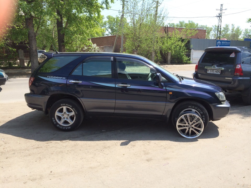 Тойота харриер 2 поколение с проставками. Диски на 17 тойота харриер. Toyota harrier 2000 off road. Харриер шины. 17 диски toyota harrier.