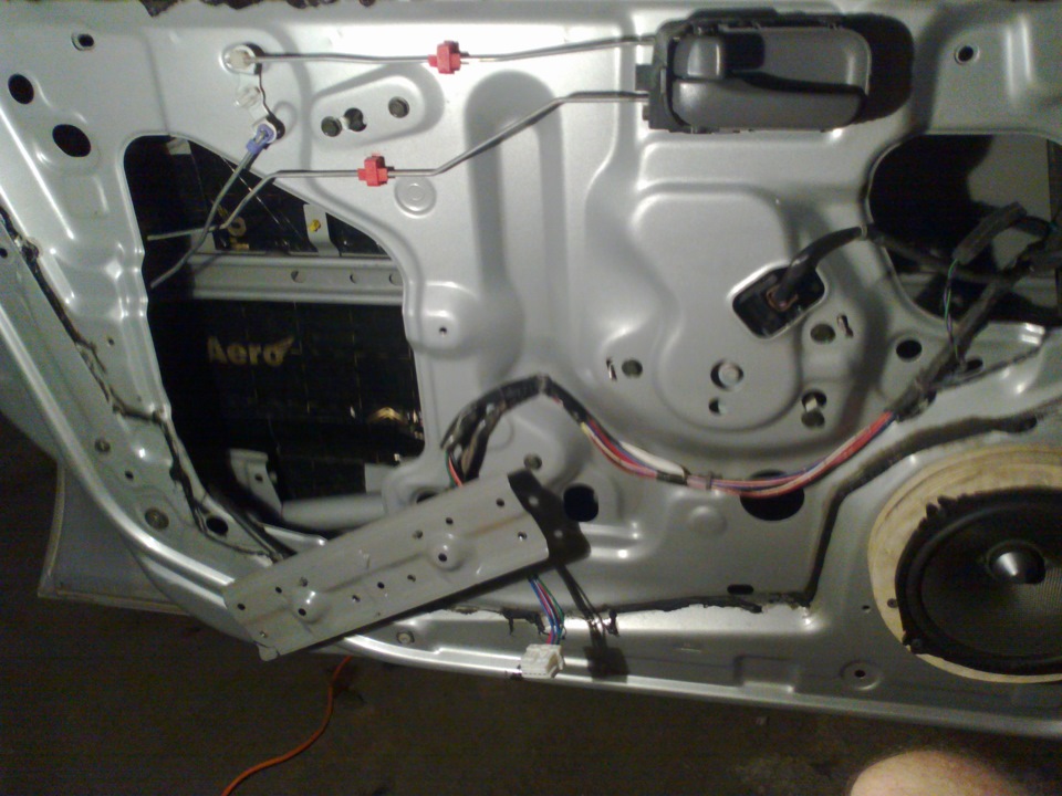 Шумка Часть 3 задние двери! - Nissan Wingroad (Y11), 1,5 л, 2001 года автозвук D