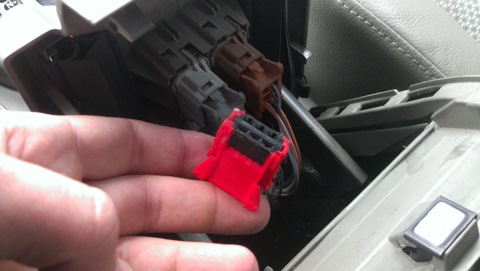 Предохранитель на стартер рено флюенс где расположен