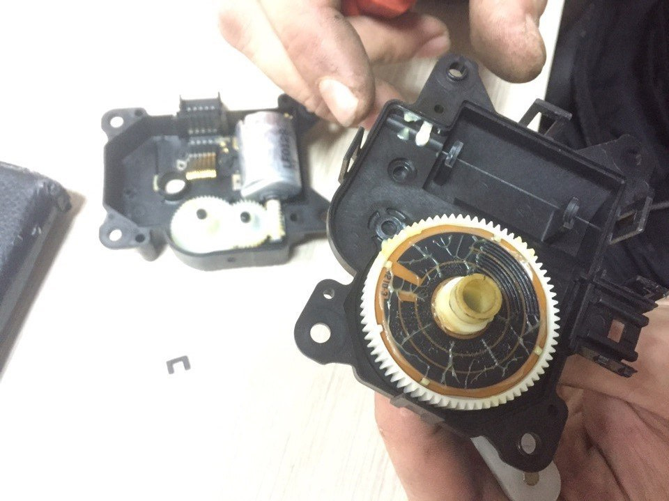 Пассажирский климат дует холоднее чем водительский. Не работает обдув ...