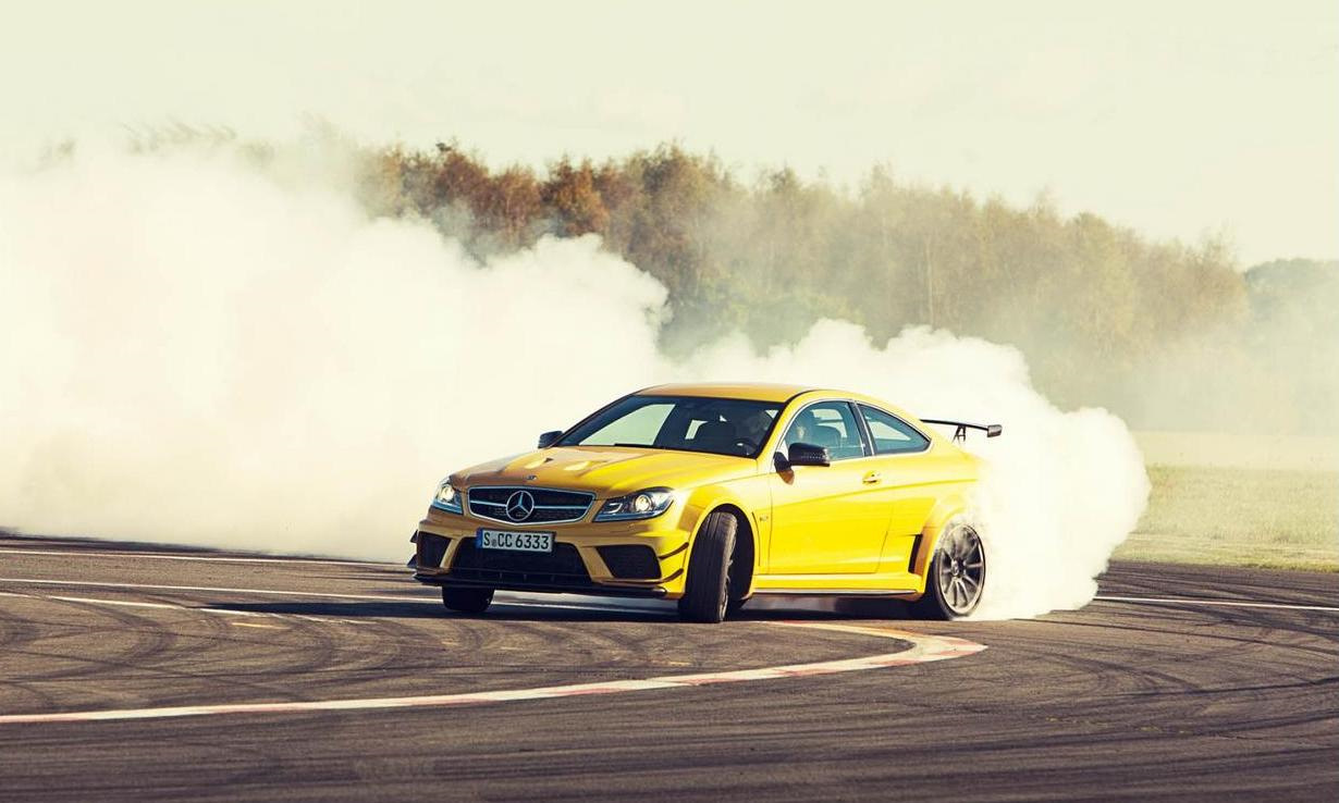 Mercedes c63 AMG бернаут